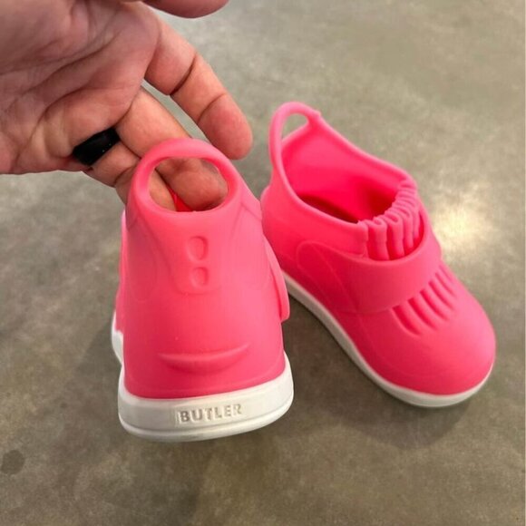 BUTLER waterproof shoes. Velcro, expanding. Smells like strawberry shortcake! - Picture 5 of 10
